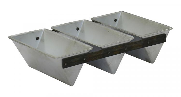 שלישיית תבניות משולשים להכנת לחמים ועוגות