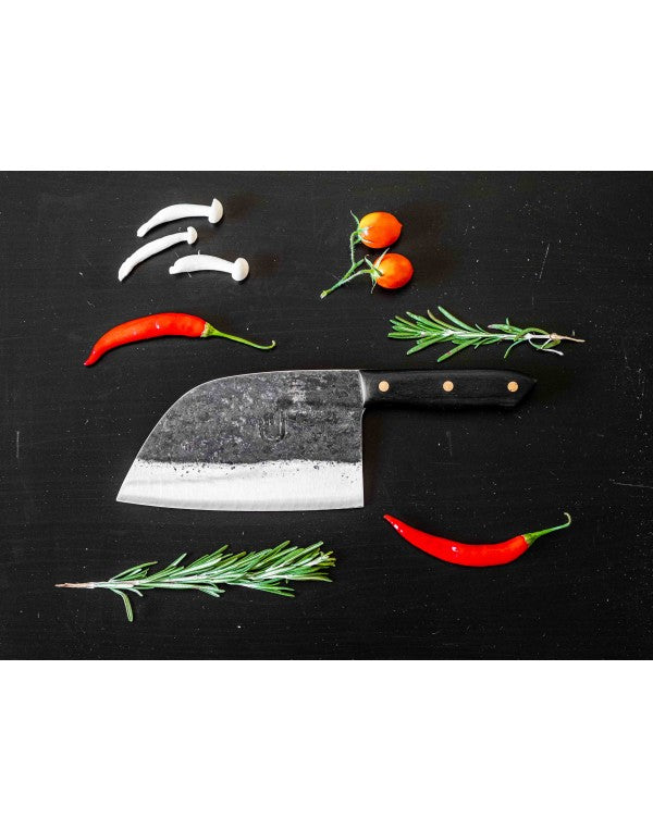 Профессиональный поварской нож для мяса, костей и овощей.