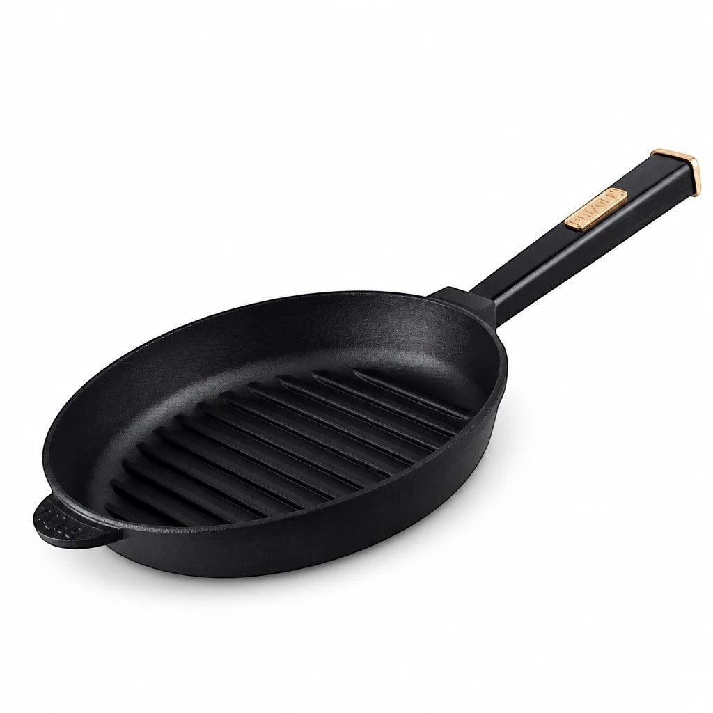 Asia Trade BRIZZOL cast iron grill pan with ridges and a black handle, 26cm diameter, suitable for all stovetops.