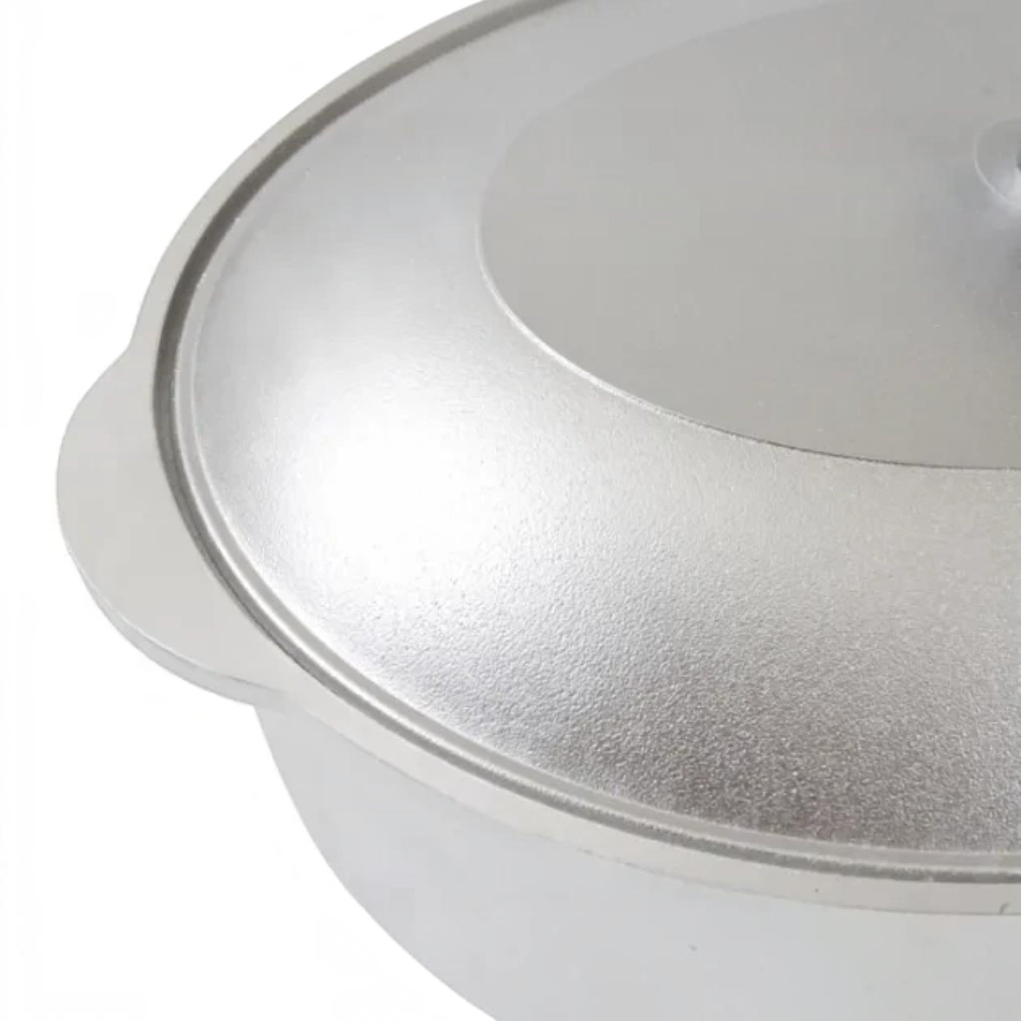 Asia Trade 4-liter cast aluminum roaster pot with a matching lid, featuring a durable metallic silver finish.