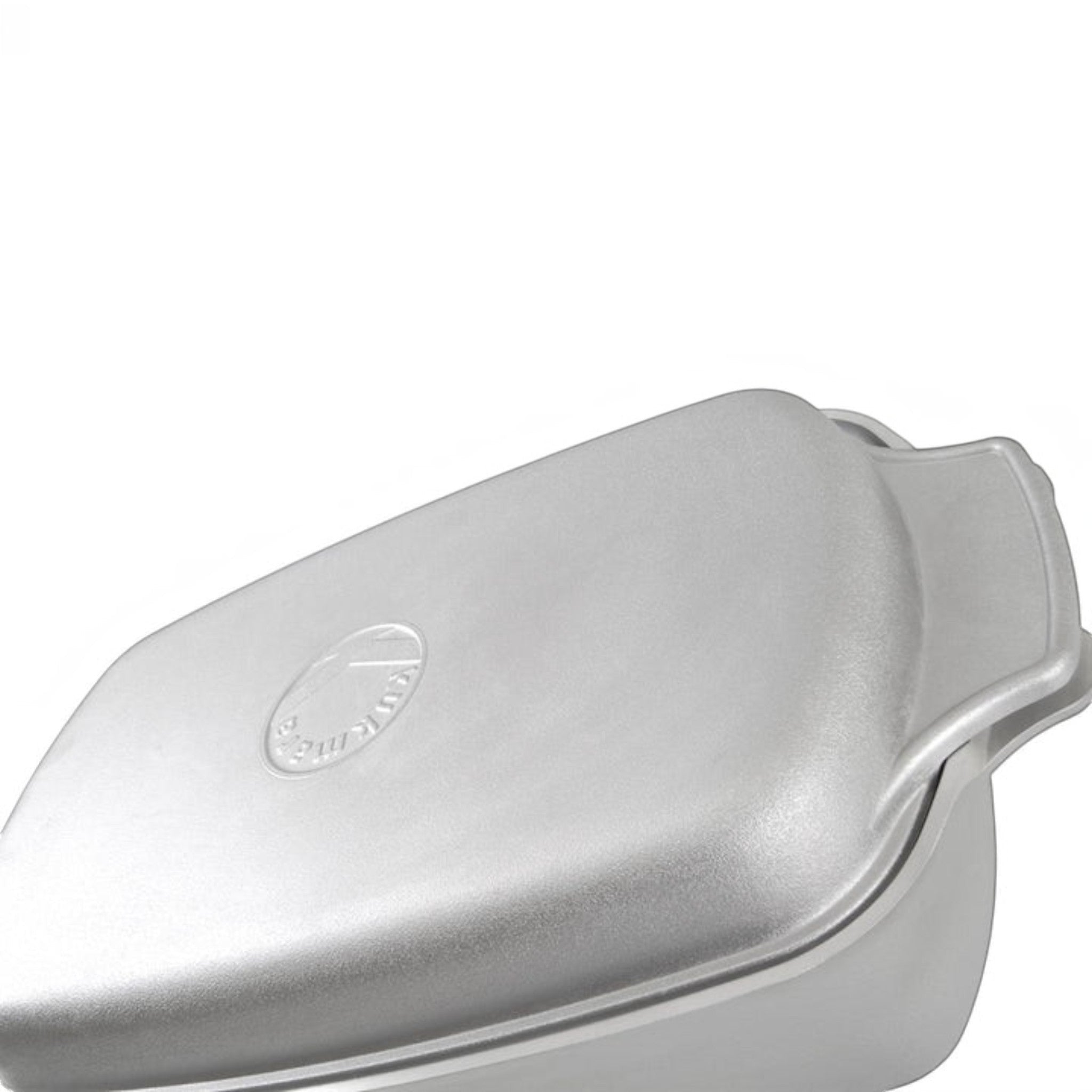 Asia Trade Kukmara 5.5L rectangular cast aluminum roaster pot with lid, suitable for oven and stovetop cooking.