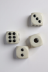 4 קוביות משחק - לבן